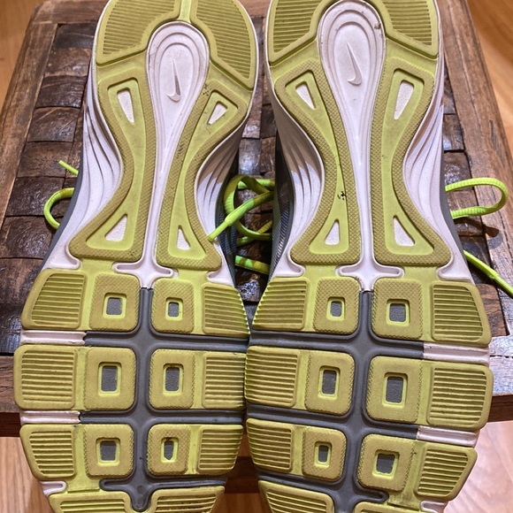 NIKE Sneakers size 8.5 - Picture 5 of 6